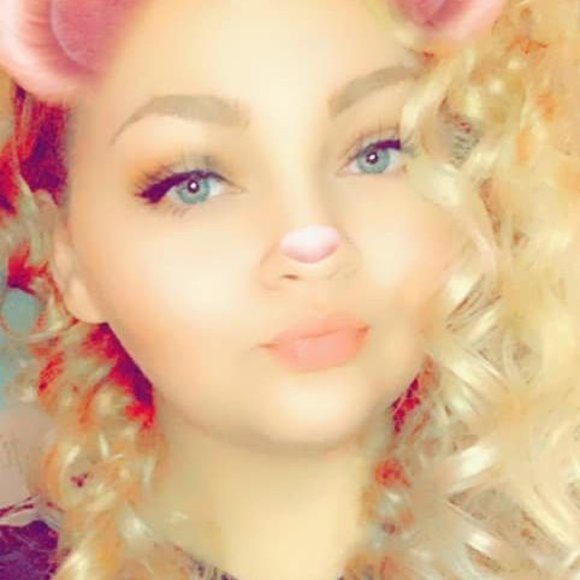 Meet your Posher, Danielle - Picture 1 of 1